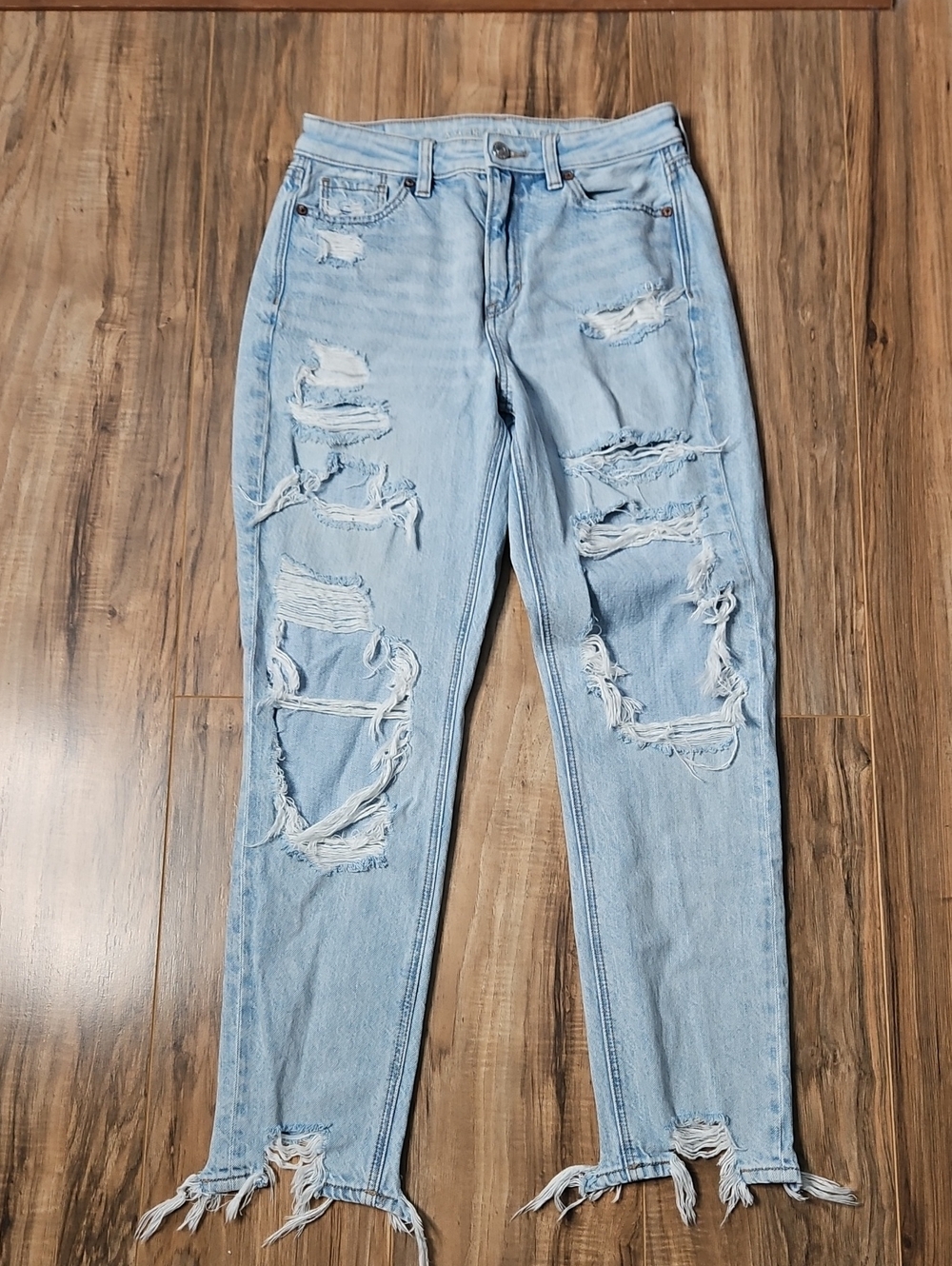American Eagle Outfitters Light Blue Distressed Destroyed Mom Jeans 0